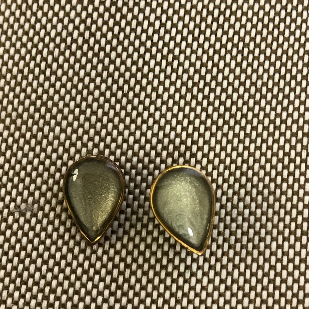 Post Earrings Light Green Gold Tone